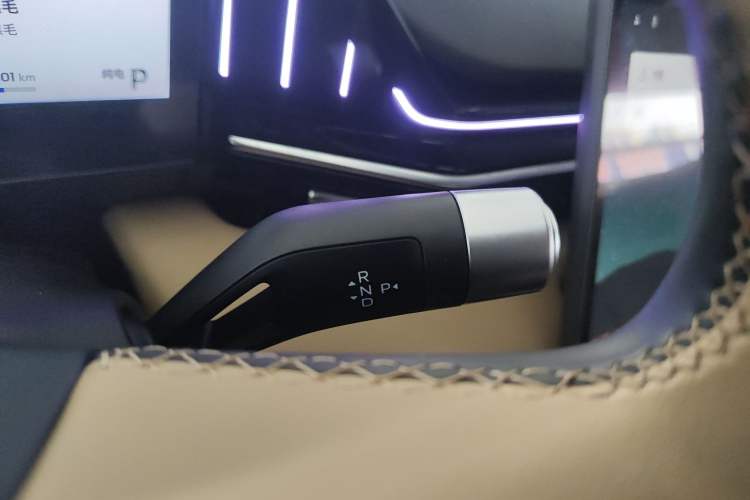 Used Geely Galaxy L6 2023 125km Starship Gear Lever