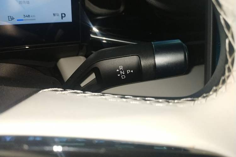Used Geely Galaxy L6 2023 125km MAX Gear Lever