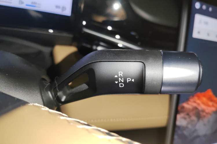 Used Geely Galaxy L6 2023 125km MAX Gear Lever
