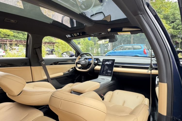 Used Geely Galaxy L6 2023 125km Starship Interior 10