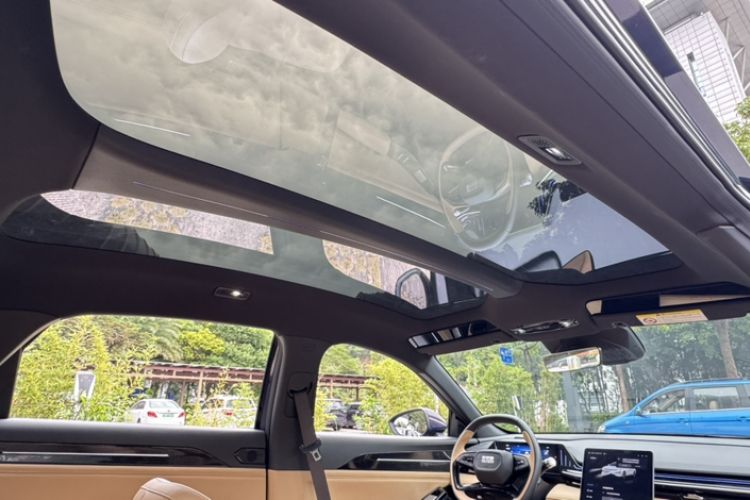 Used Geely Galaxy L6 2023 125km Starship Interior 2