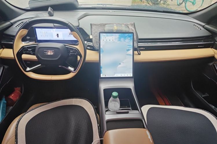 Used Geely Galaxy L6 2023 125km MAX Interior 2