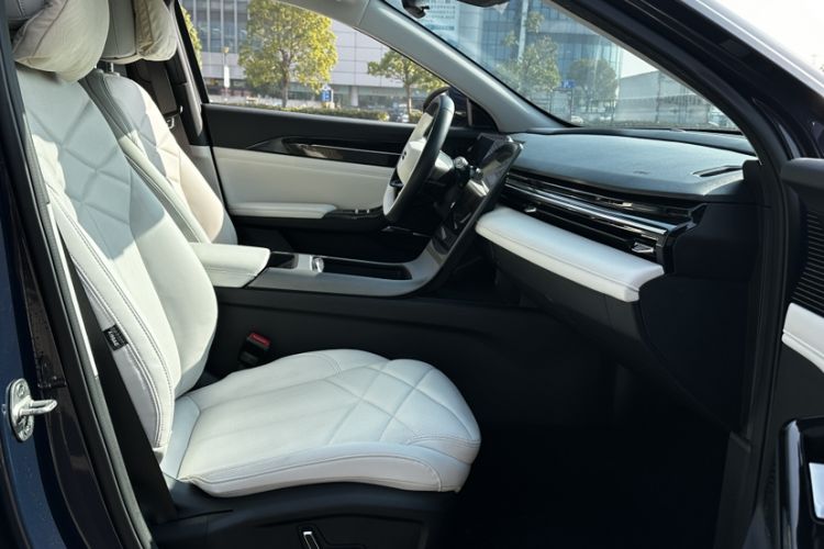 Used Geely Galaxy L6 2023 125km MAX Interior 2