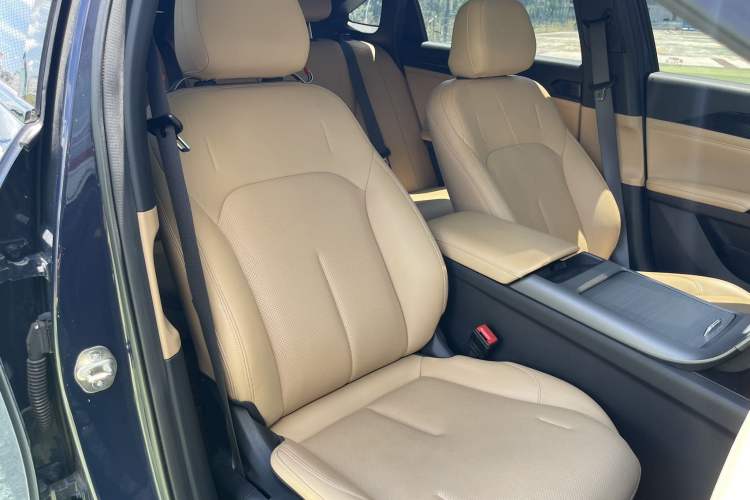 Used Geely Galaxy L6 2023 125km Starship Interior 6