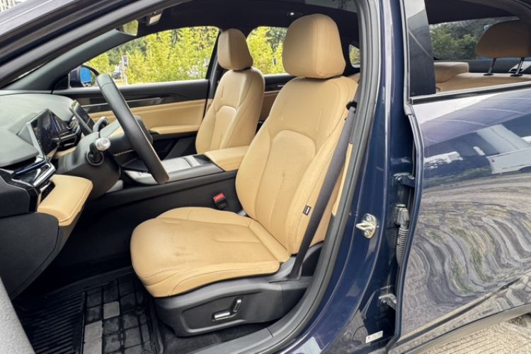 Used Geely Galaxy L6 2023 125km Starship Interior 8