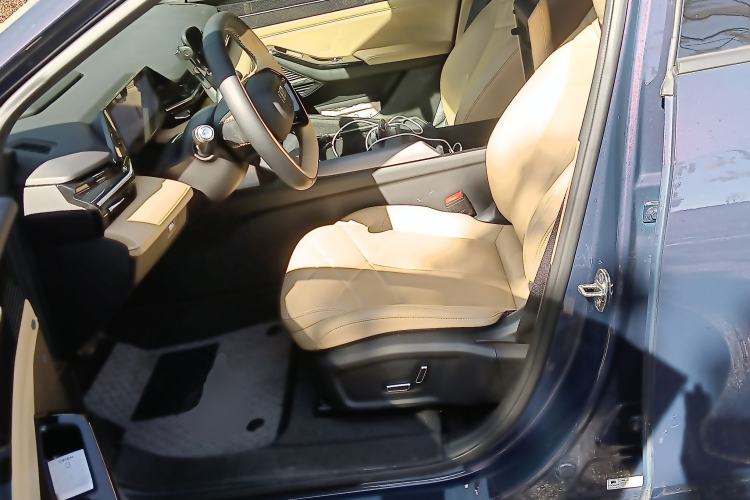 Used Geely Galaxy L6 2023 125km MAX Left Front Seat