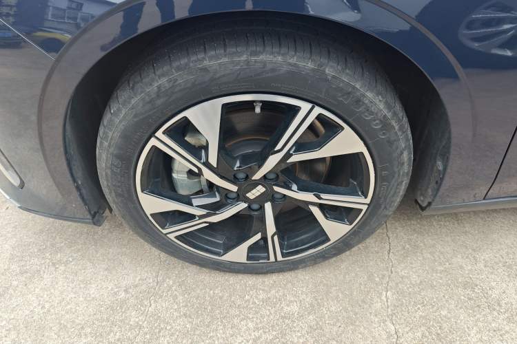 Used Geely Galaxy L6 2023 125km Starship Left Front Wheel Hub