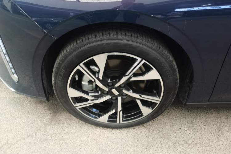 Used Geely Galaxy L6 2023 125km Starship Left Front Wheel Hub