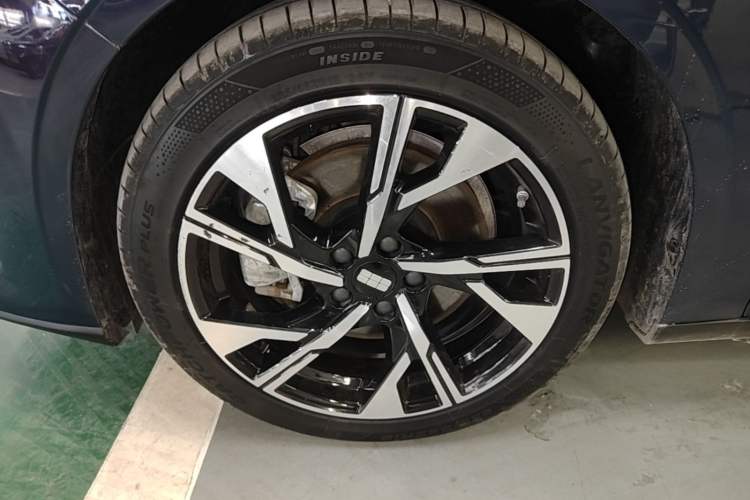 Used Geely Galaxy L6 2023 125km Starship Left Front Wheel Hub