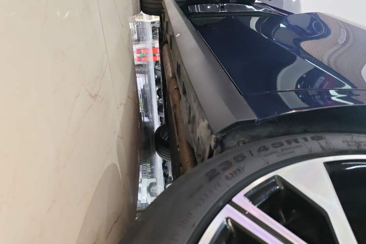 Used Geely Galaxy L6 2023 125km Starship Left Side Sill