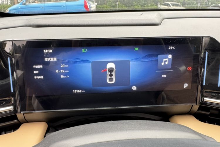 Used Geely Galaxy L6 2023 125km Starship Odometer Close Up