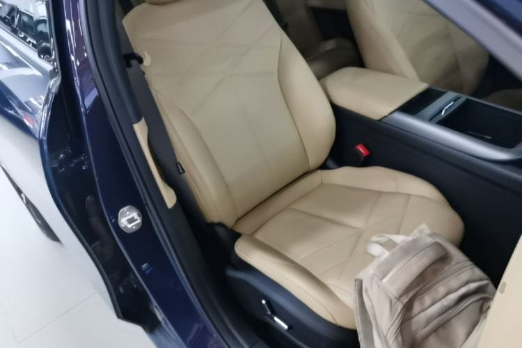 Used Geely Galaxy L6 2023 125km MAX Right Front Seat