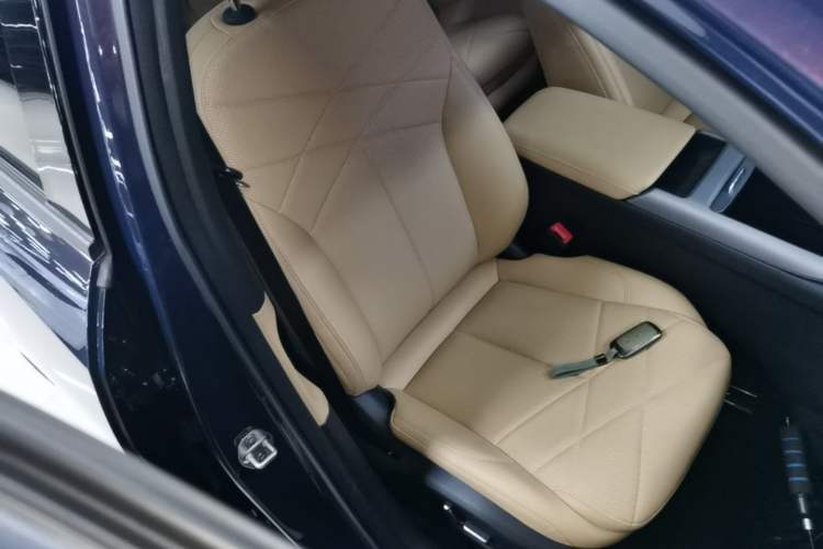 Used Geely Galaxy L6 2023 125km MAX Right Front Seat