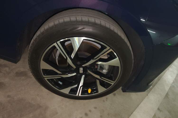 Used Geely Galaxy L6 2023 125km Starship Right Front Wheel Hub