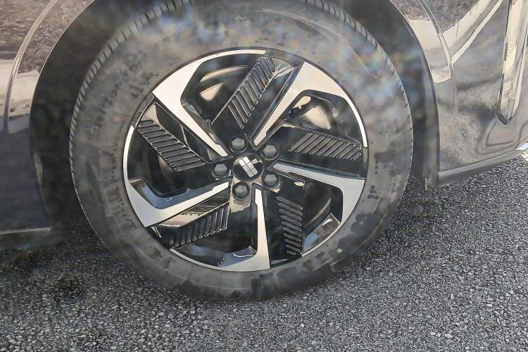 Used Geely Galaxy L6 2023 125km MAX Right Front Wheel Hub