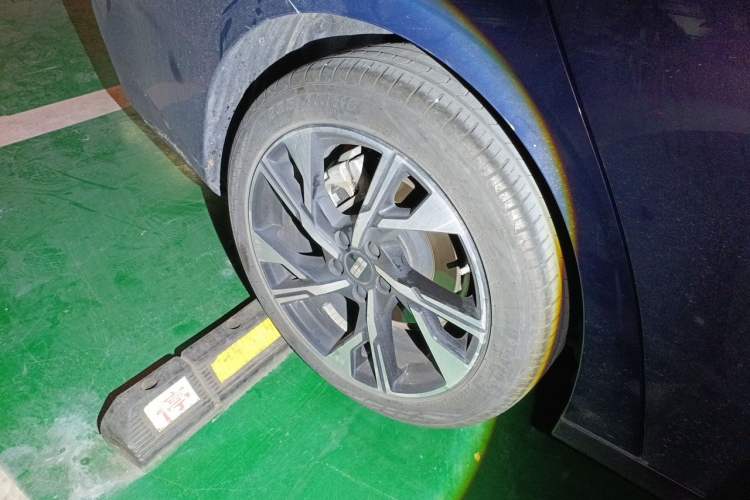 Used Geely Galaxy L6 2023 125km Starship Right Front Wheel Hub