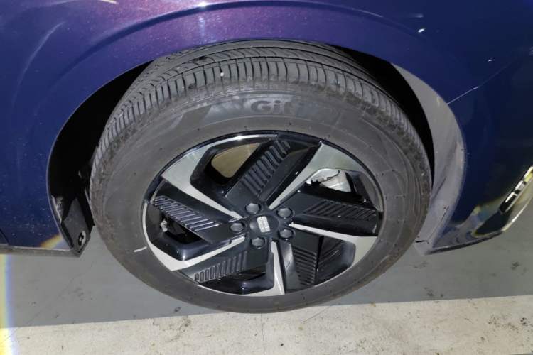 Used Geely Galaxy L6 2023 125km MAX Right Front Wheel Hub