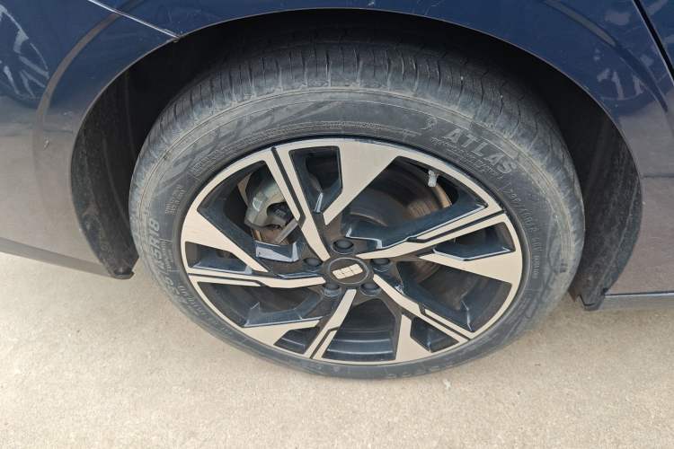 Used Geely Galaxy L6 2023 125km Starship Right Rear Wheel Hub