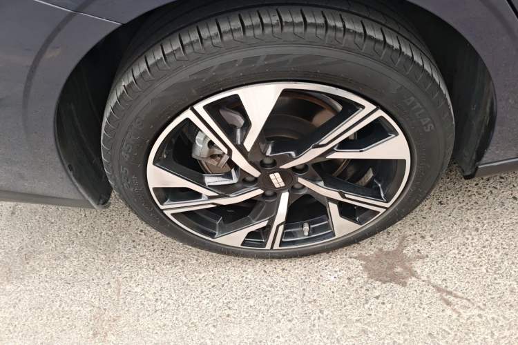 Used Geely Galaxy L6 2023 125km Starship Right Rear Wheel Hub