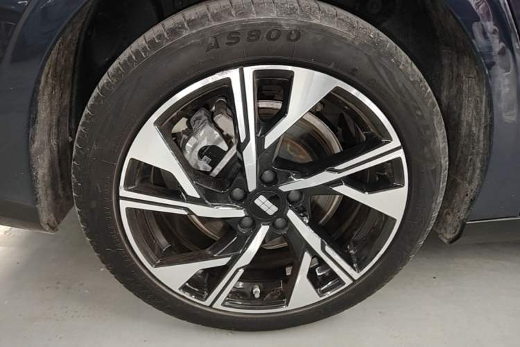 Used Geely Galaxy L6 2023 125km Starship Right Rear Wheel Hub