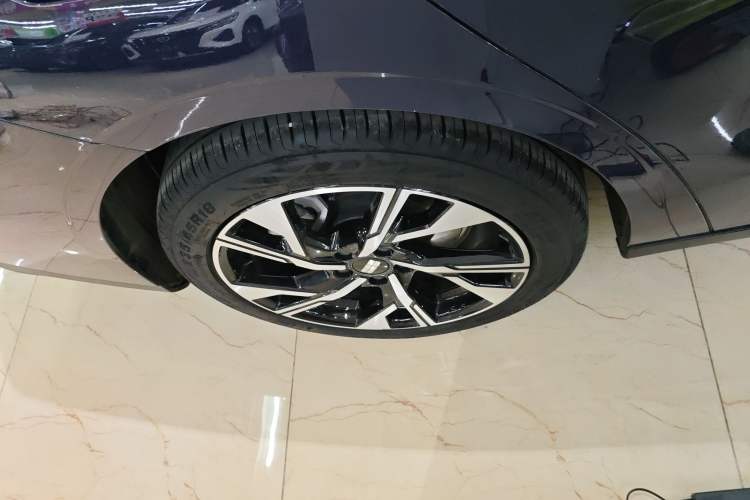 Used Geely Galaxy L6 2023 125km Starship Right Rear Wheel Hub