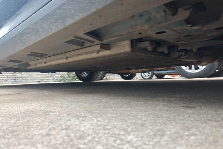 Used Geely Galaxy L6 2023 125km Starship Right Side Sill