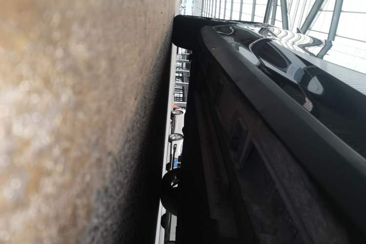 Used Geely Galaxy L6 2023 125km Starship Right Side Sill