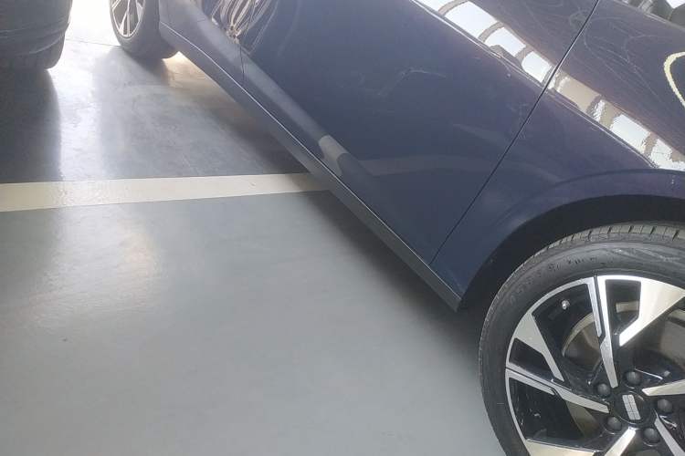 Used Geely Galaxy L6 2023 125km Starship Right Side Sill