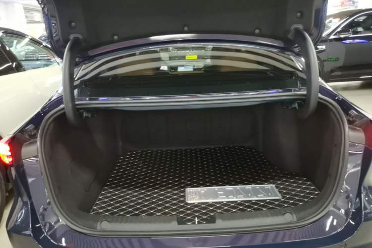 Used Geely Galaxy L6 2023 125km MAX Trunk