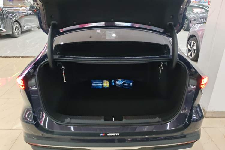 Used Geely Galaxy L6 2023 125km Starship Trunk