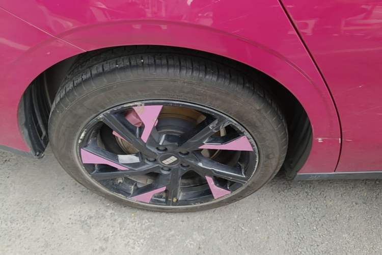 Used Geely Galaxy L6 2023 125km Starship Right Rear Wheel Hub