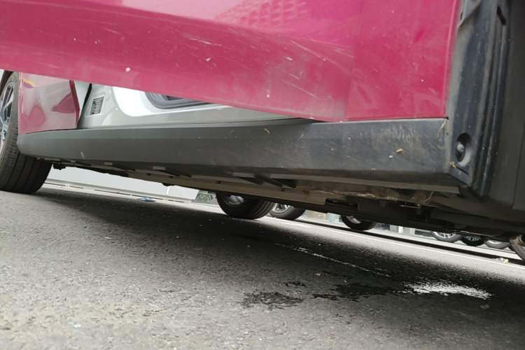 Used Geely Galaxy L6 2023 125km Starship Right Side Sill
