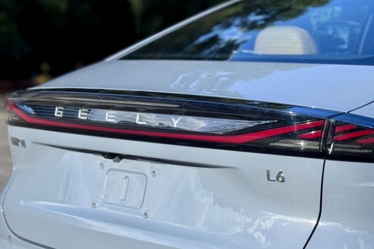 Used Geely Galaxy L6 2023 125km Starship Exterior 1