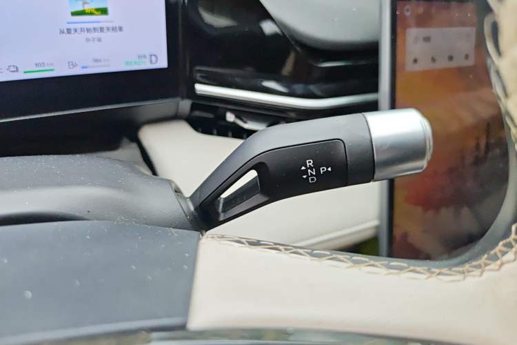 Used Geely Galaxy L6 2023 125km MAX Gear Lever