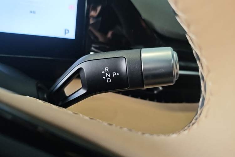 Used Geely Galaxy L6 2023 125km MAX Gear Lever