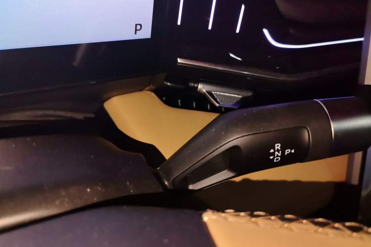 Used Geely Galaxy L6 2023 125km Starship Gear Lever