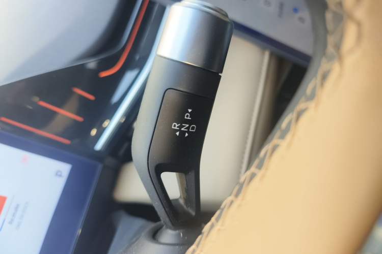 Used Geely Galaxy L6 2023 125km Starship Gear Lever