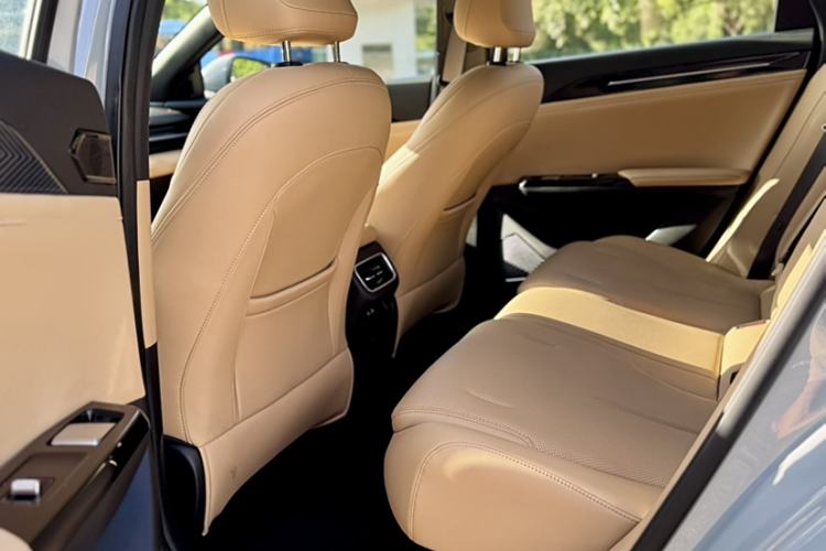 Used Geely Galaxy L6 2023 125km Starship Interior 8