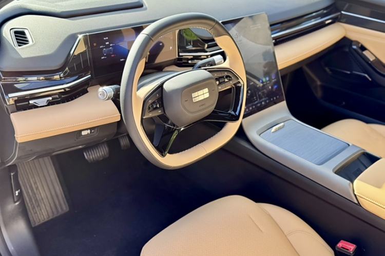 Used Geely Galaxy L6 2023 125km Starship Interior 9