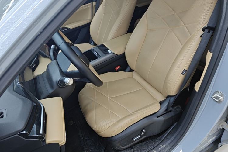 Used Geely Galaxy L6 2023 125km MAX Left Front Seat