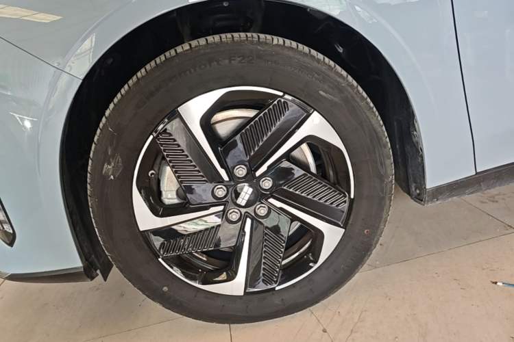 Used Geely Galaxy L6 2023 125km MAX Left Front Wheel Hub