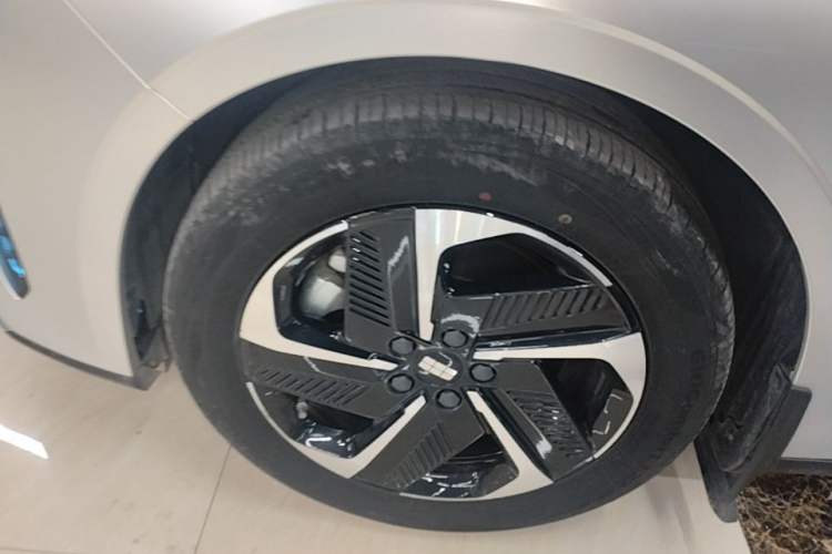 Used Geely Galaxy L6 2023 60km AIR Left Front Wheel Hub