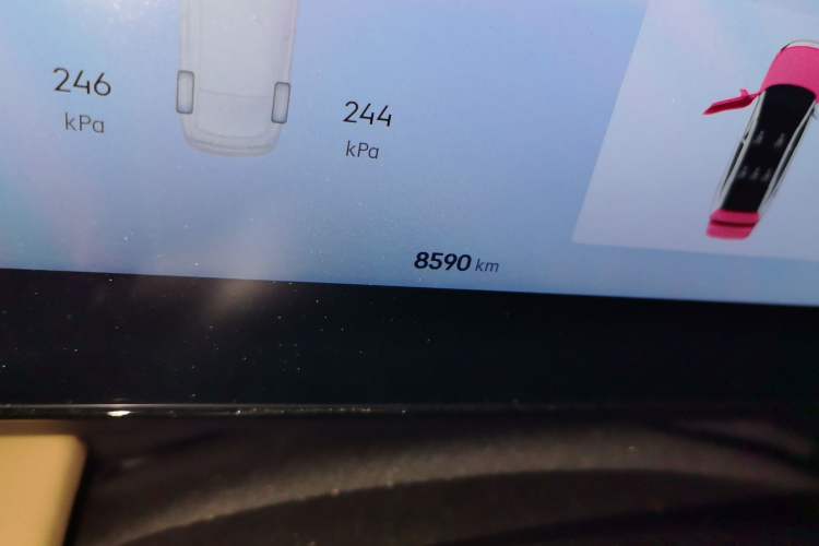 Used Geely Galaxy L6 2023 125km Starship Odometer Close Up