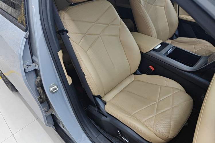 Used Geely Galaxy L6 2023 125km MAX Right Front Seat