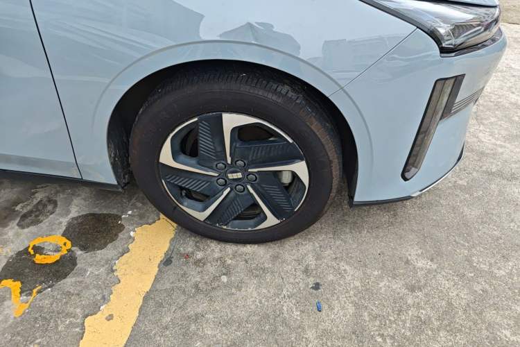 Used Geely Galaxy L6 2023 125km MAX Right Front Wheel Hub