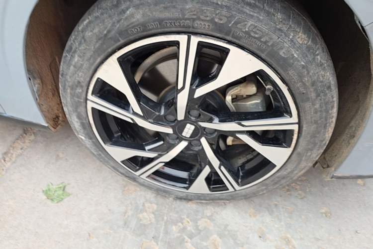 Used Geely Galaxy L6 2023 125km Starship Right Front Wheel Hub