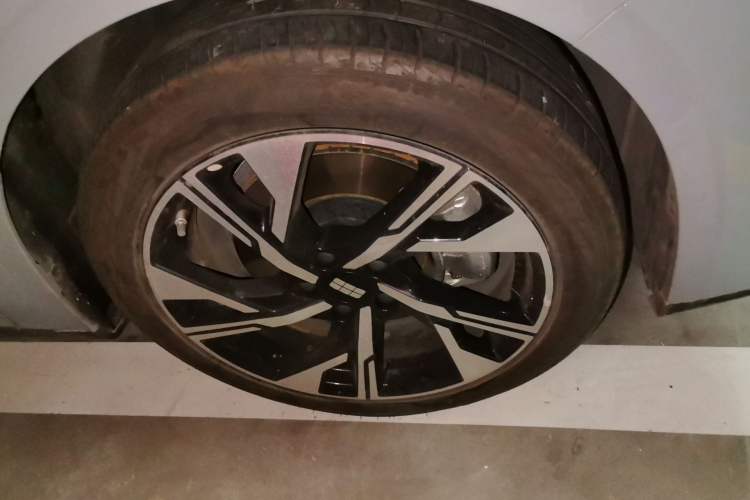 Used Geely Galaxy L6 2023 125km Starship Right Front Wheel Hub