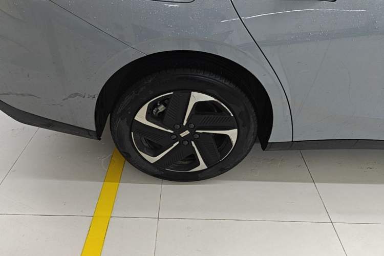 Used Geely Galaxy L6 2023 125km MAX Right Rear Wheel Hub