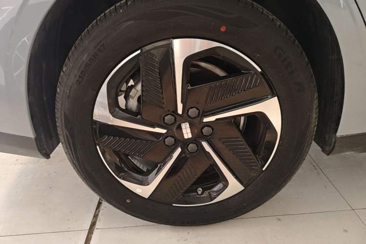 Used Geely Galaxy L6 2023 125km MAX Right Rear Wheel Hub