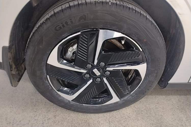 Used Geely Galaxy L6 2023 60km AIR Right Rear Wheel Hub